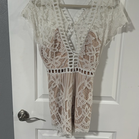 Selfie Leslie Lace Crochet Romper-Medium - Picture 6 of 12